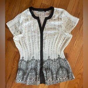 Avenue Black and White Fitted Cap Sleeve Blouse size 18/20